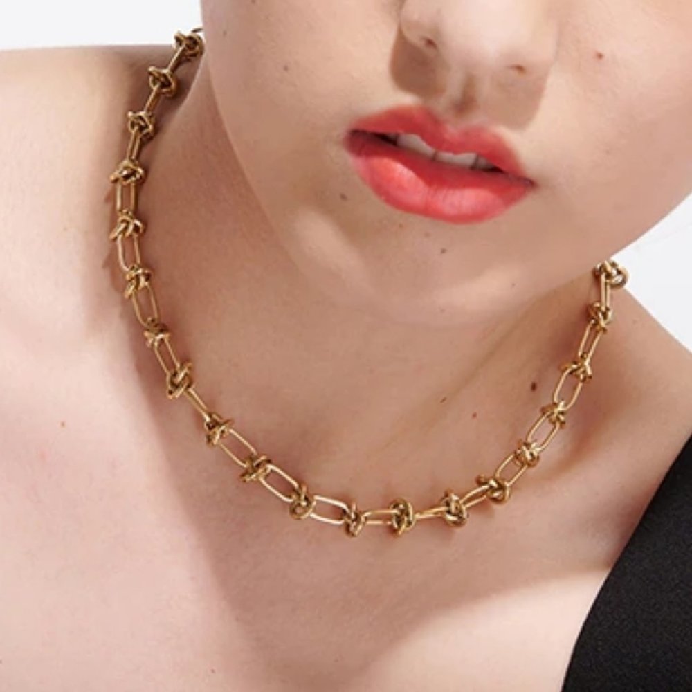 NEW 18K Gold Plated Knot Link Chain Necklace - Picture 3 of 9